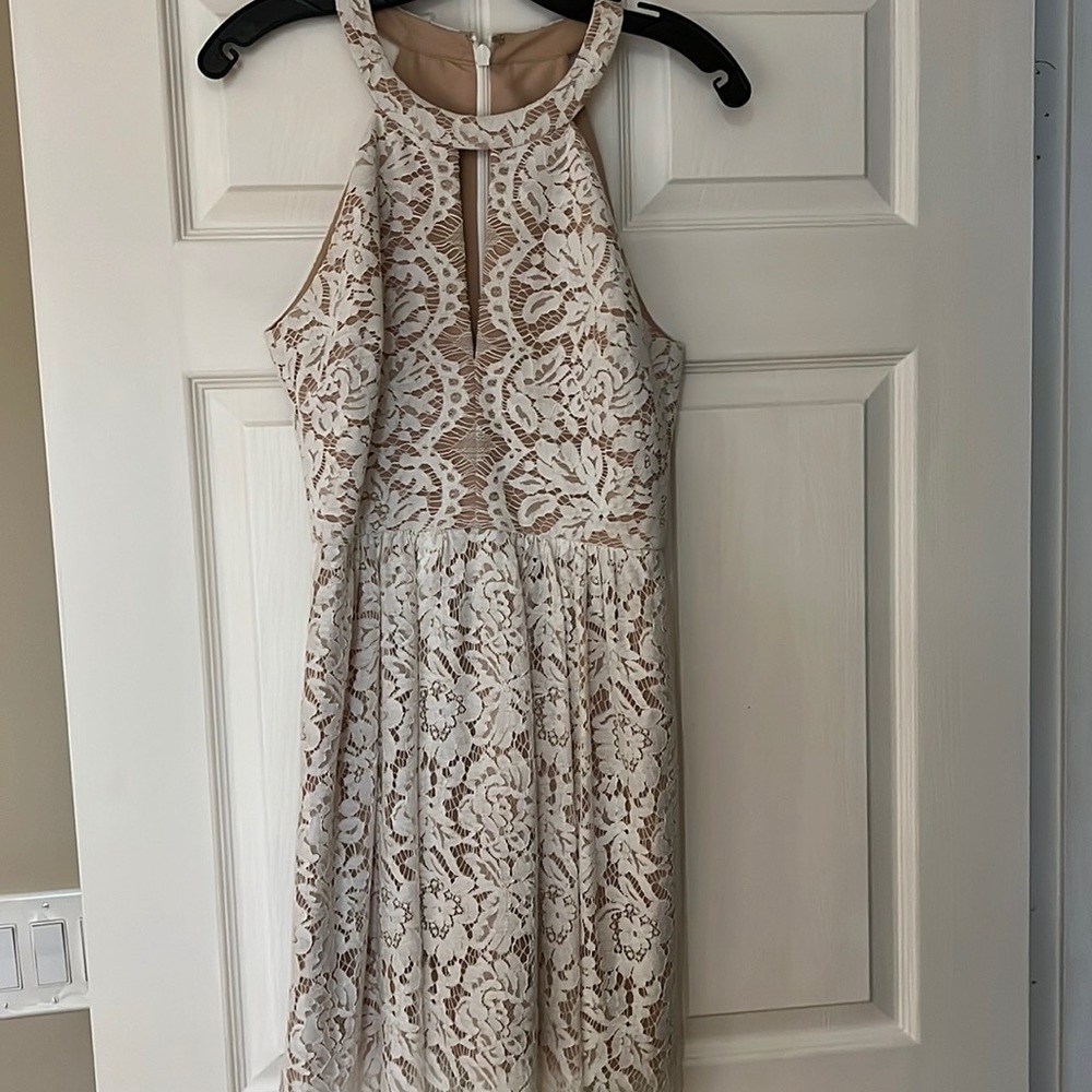 BCBGMaxAzria- Size 02- White